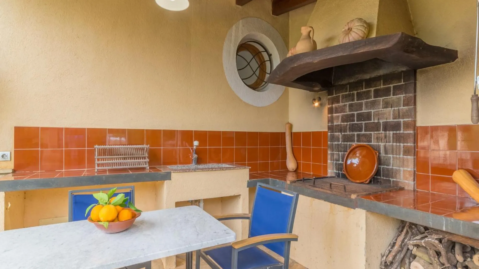 Picturesque Country House In Buger 0*,