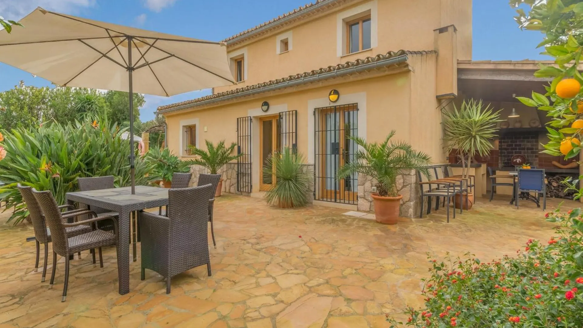 Picturesque Country House In Buger